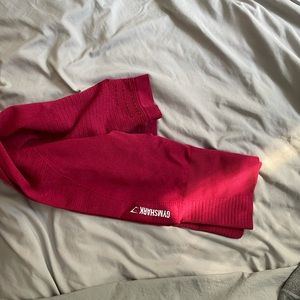SMALL GYMSHARK LEGGINGS!!
